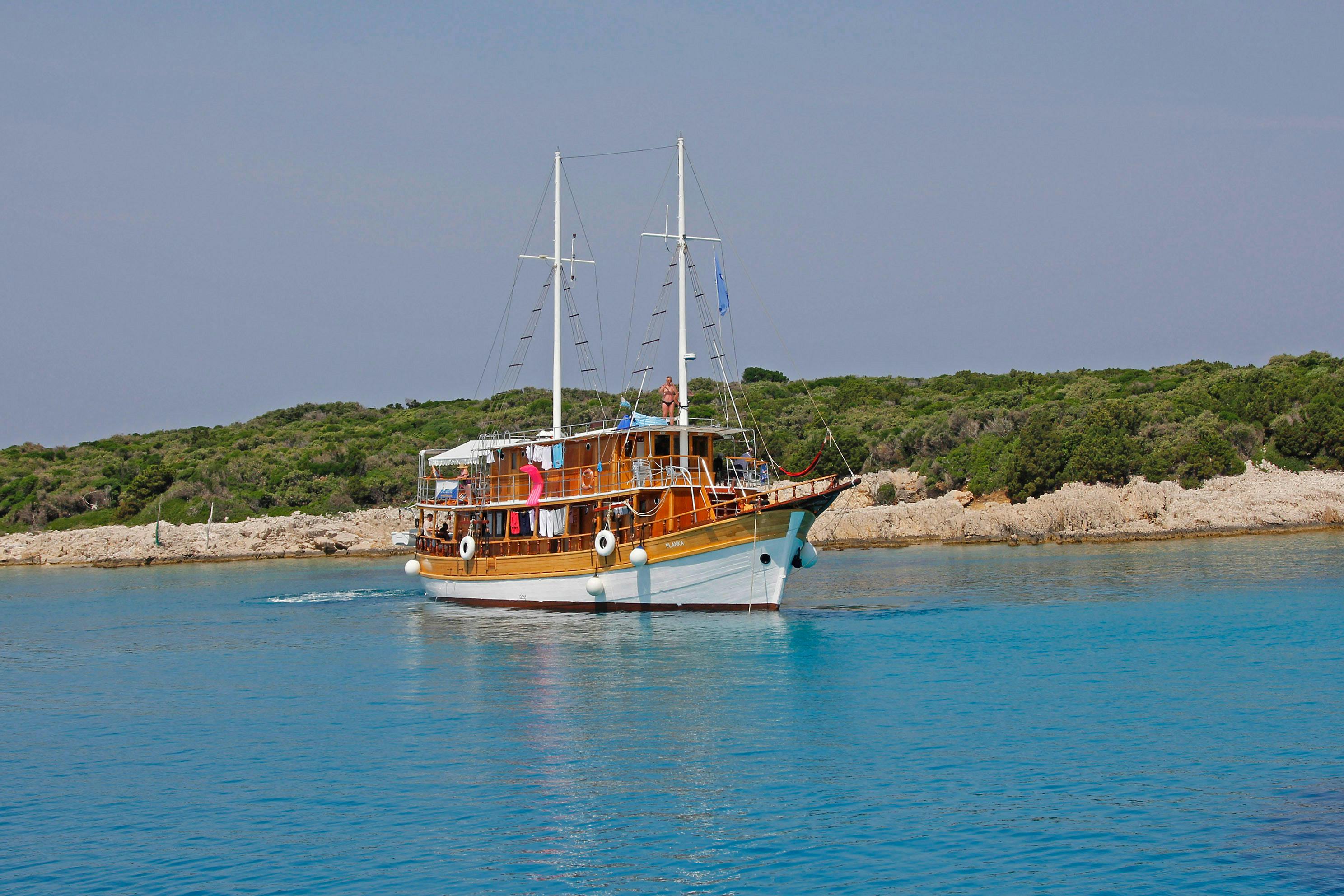 Blaue Reise mit einem Motorsegler ab Trogir